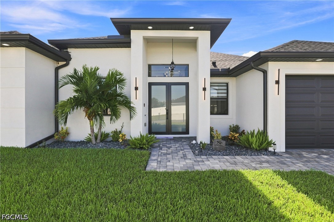 3 Bed Pool Home for Sale in Cape Coral, photo 3