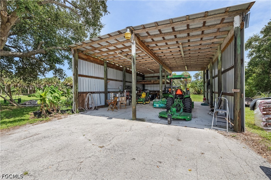 3 Bed SingleFamilyResidence for Sale in Acreage, photo 3