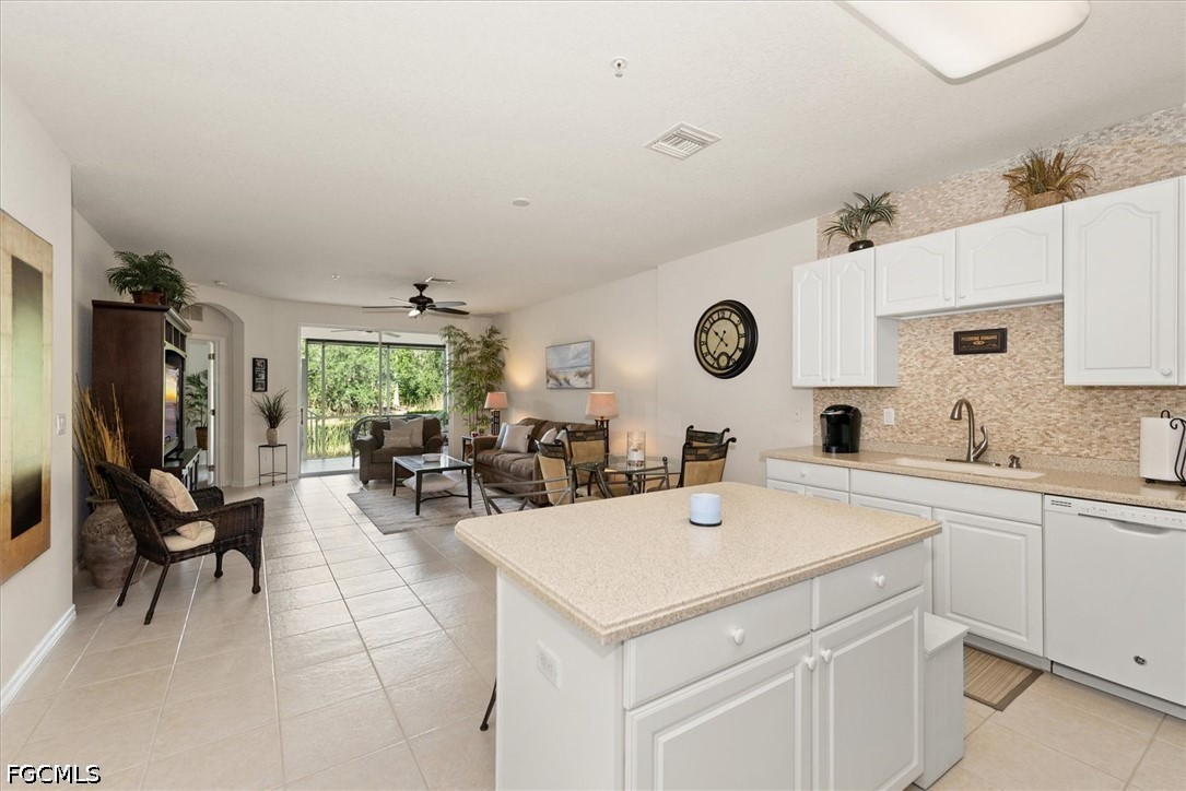 2 Bed Waterfront Home for Sale in Fort Myers, photo 3