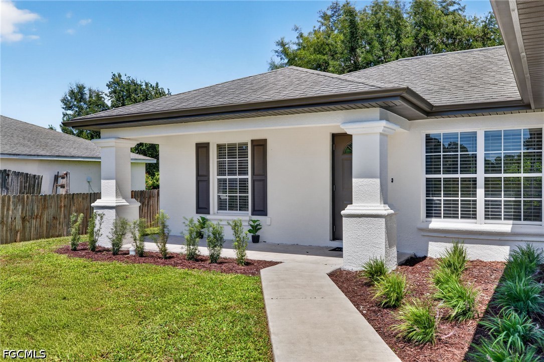 3 Bed SingleFamilyResidence for Sale in Lehigh Acres, photo 3