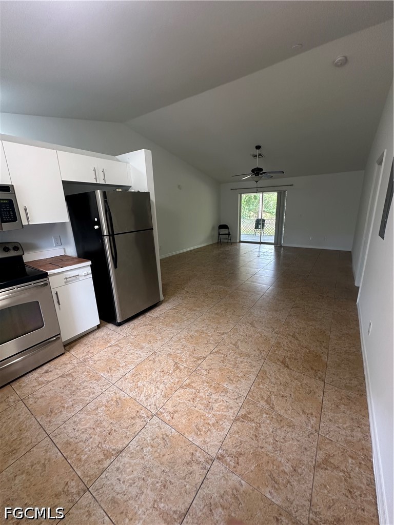 3 Bed SingleFamilyResidence for Sale in Naples, photo 3