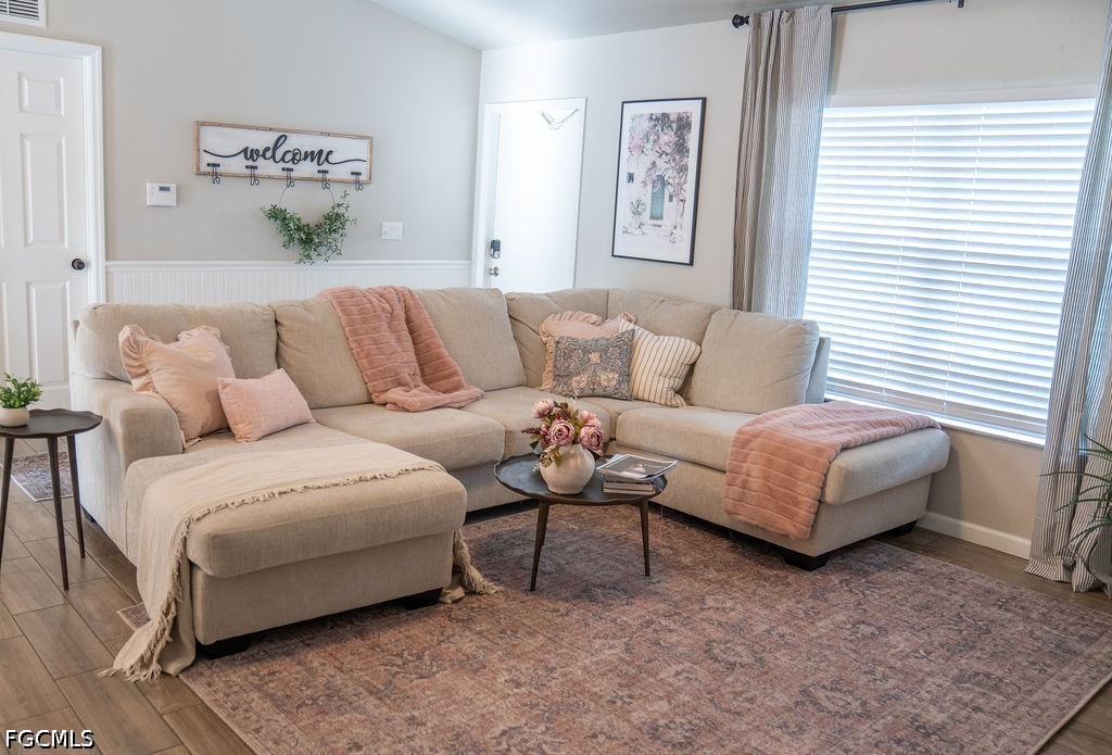 3 Bed SingleFamilyResidence for Sale in Buckingham, photo 3