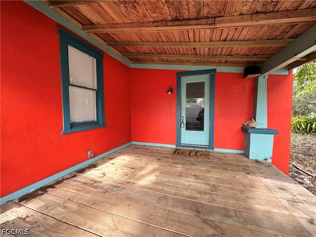 2 Bed SingleFamilyResidence for Sale in Fort Myers, photo 3