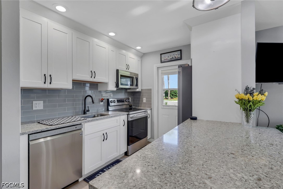 2 Bed Attached for Sale in Fort Myers, photo 3