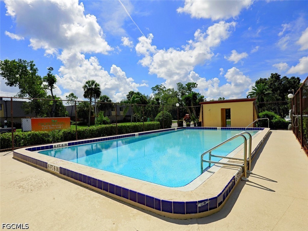 2 Bed Townhouse for Sale in Fort Myers, photo 3