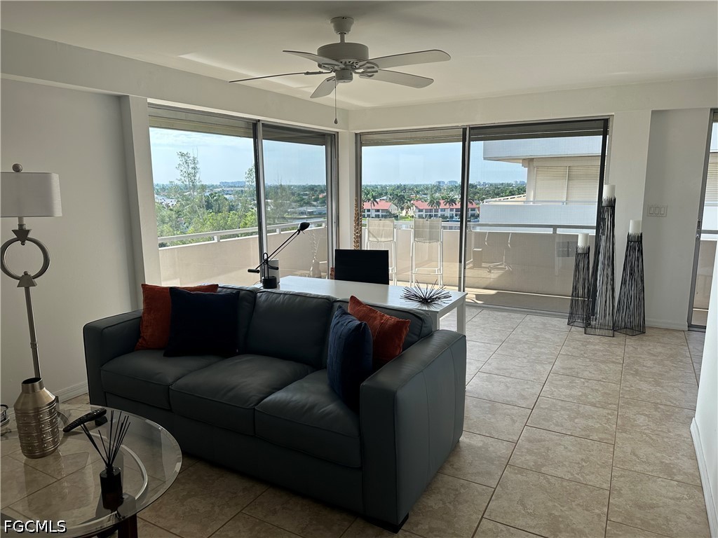2 Bed Pool Home for Sale in Cape Coral, photo 3