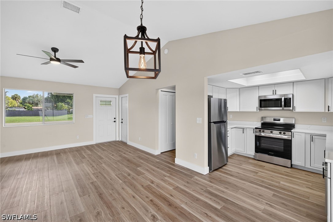 3 Bed SingleFamilyResidence for Sale in Cape Coral, photo 3