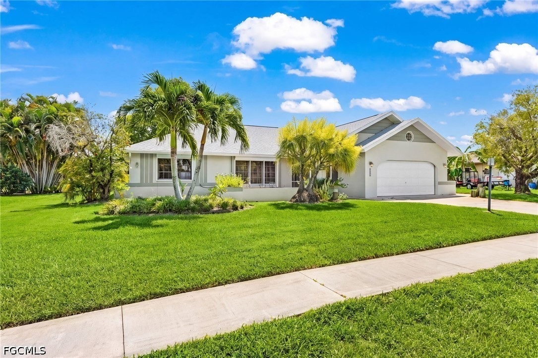 3 Bed Pool Home for Sale in Lochmoor, photo 3