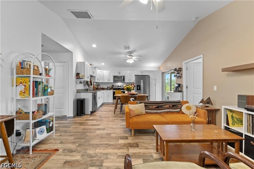 3 Bed SingleFamilyResidence for Sale in Punta Gorda, photo 3