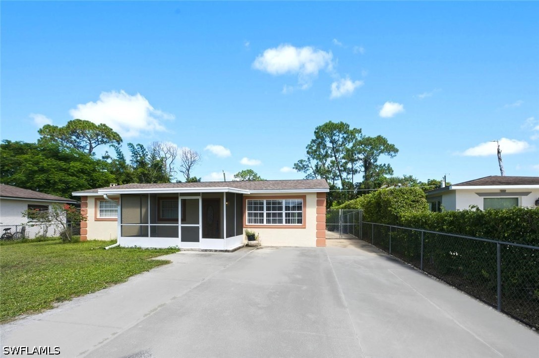 3 Bed SingleFamilyResidence for Sale in Naples, photo 3