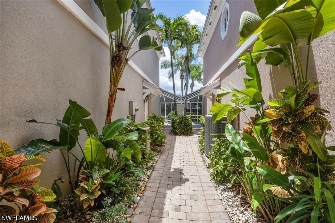 3 Bed Pool Home for Sale in The Cove, photo 3