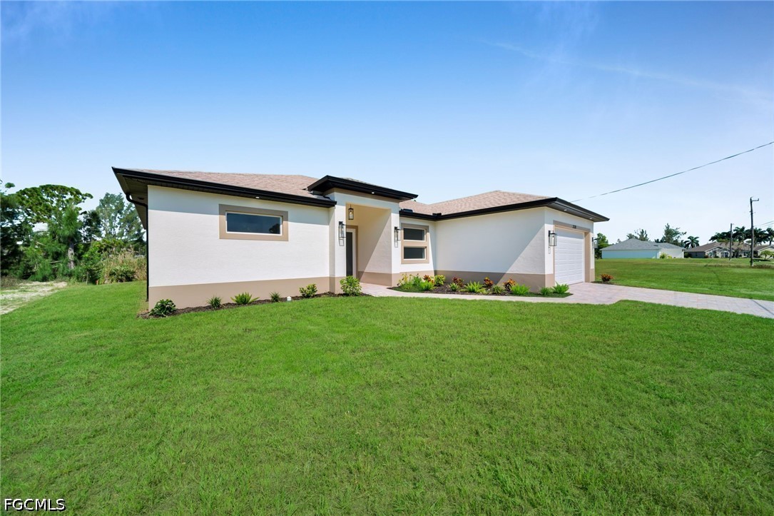 3 Bed Waterfront Home for Sale in Cape Coral, photo 3