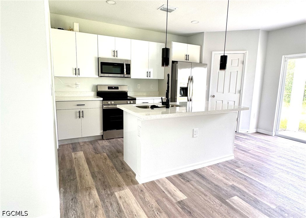 3 Bed SingleFamilyResidence for Sale in Lehigh Acres, photo 3