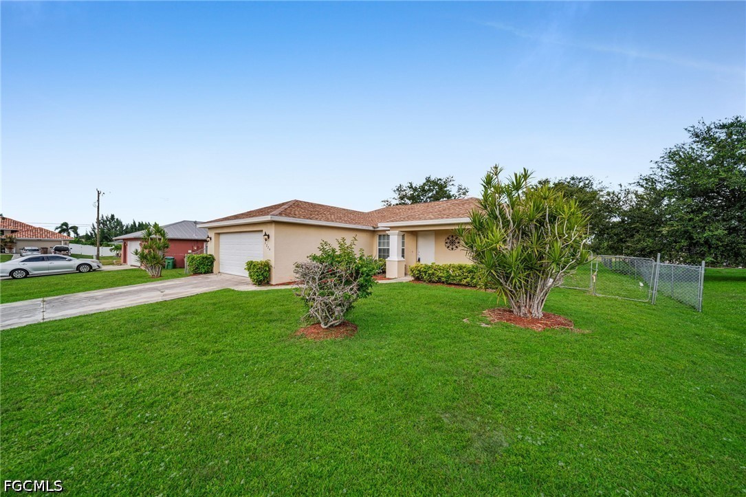 3 Bed SingleFamilyResidence for Sale in Cape Coral, photo 3