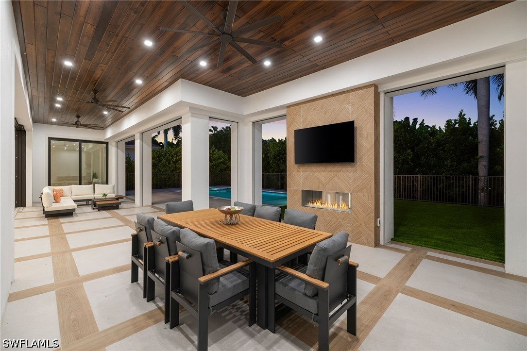 5 Bed Pool Home for Sale in Moorings, photo 3