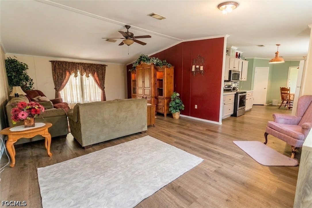 3 Bed ManufacturedHome for Sale in Labelle, photo 3