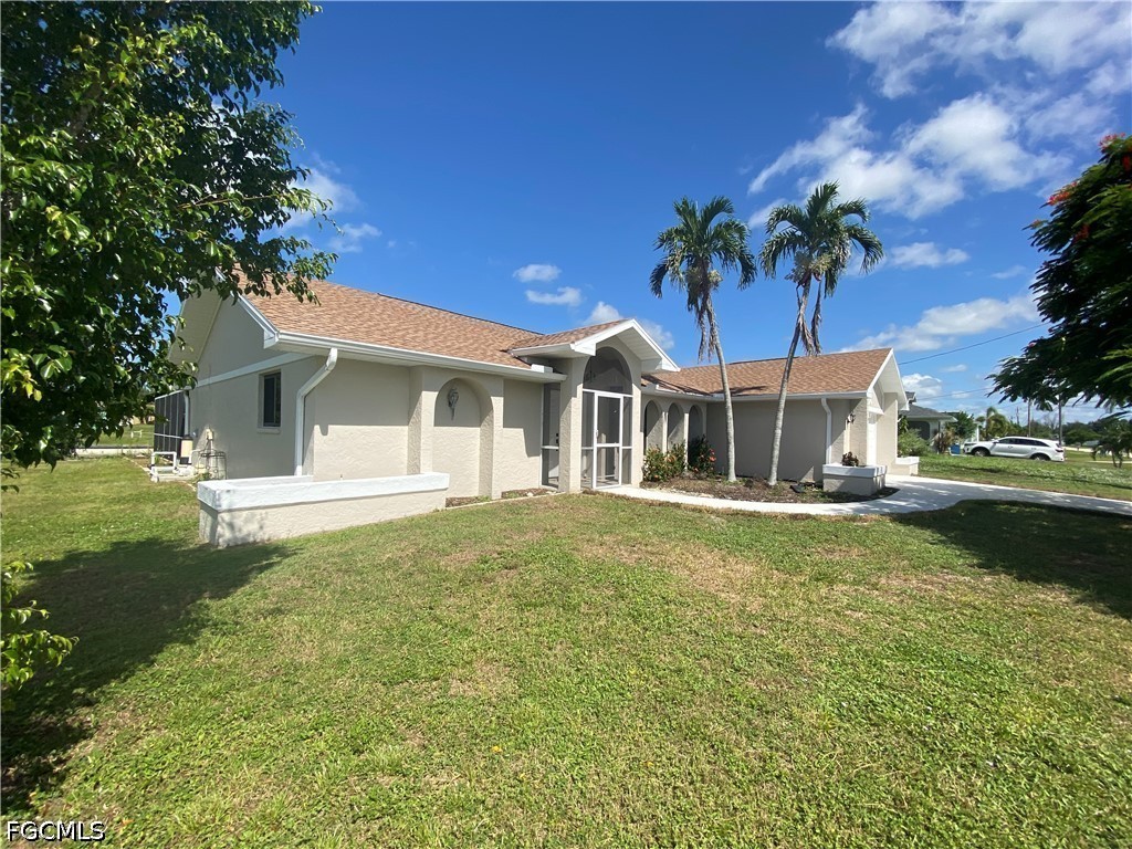 3 Bed Pool Home for Sale in Cape Coral, photo 3