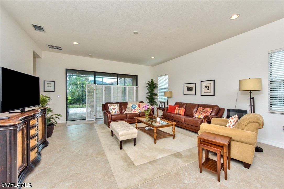 3 Bed SingleFamilyResidence for Sale in Naples, photo 3