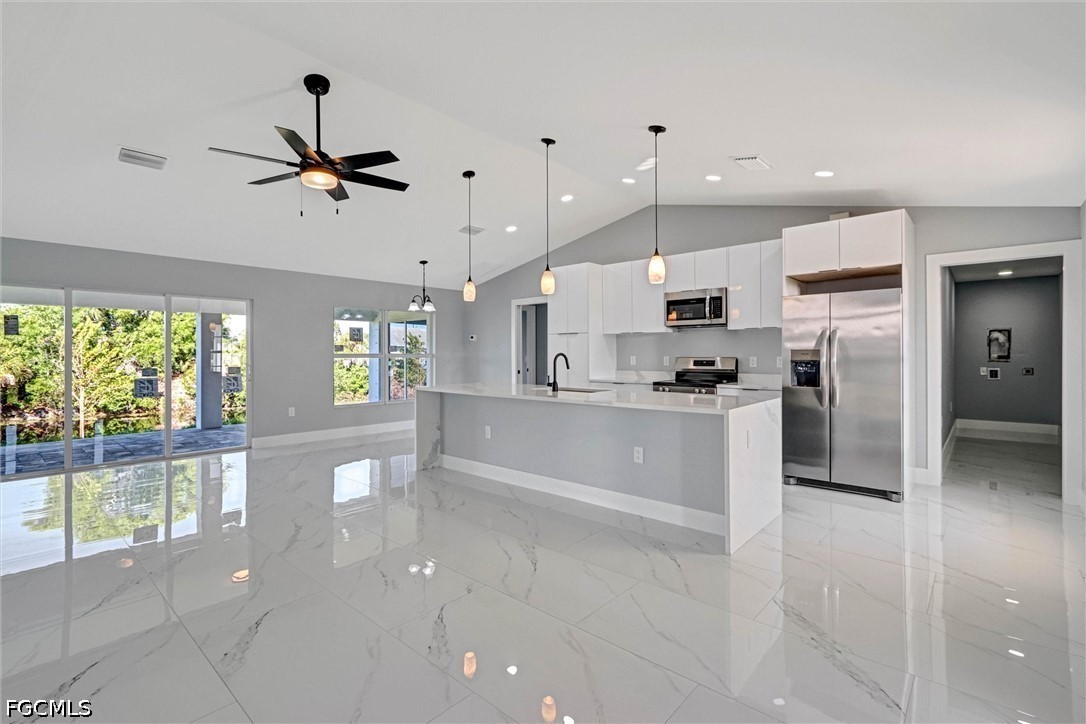 4 Bed Waterfront Home for Sale in Gator Circle, photo 3