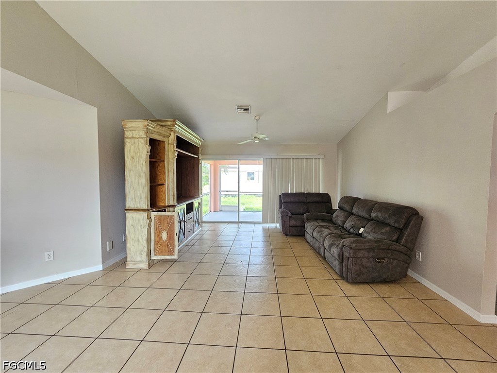 3 Bed SingleFamilyResidence for Sale in Lehigh Acres, photo 3