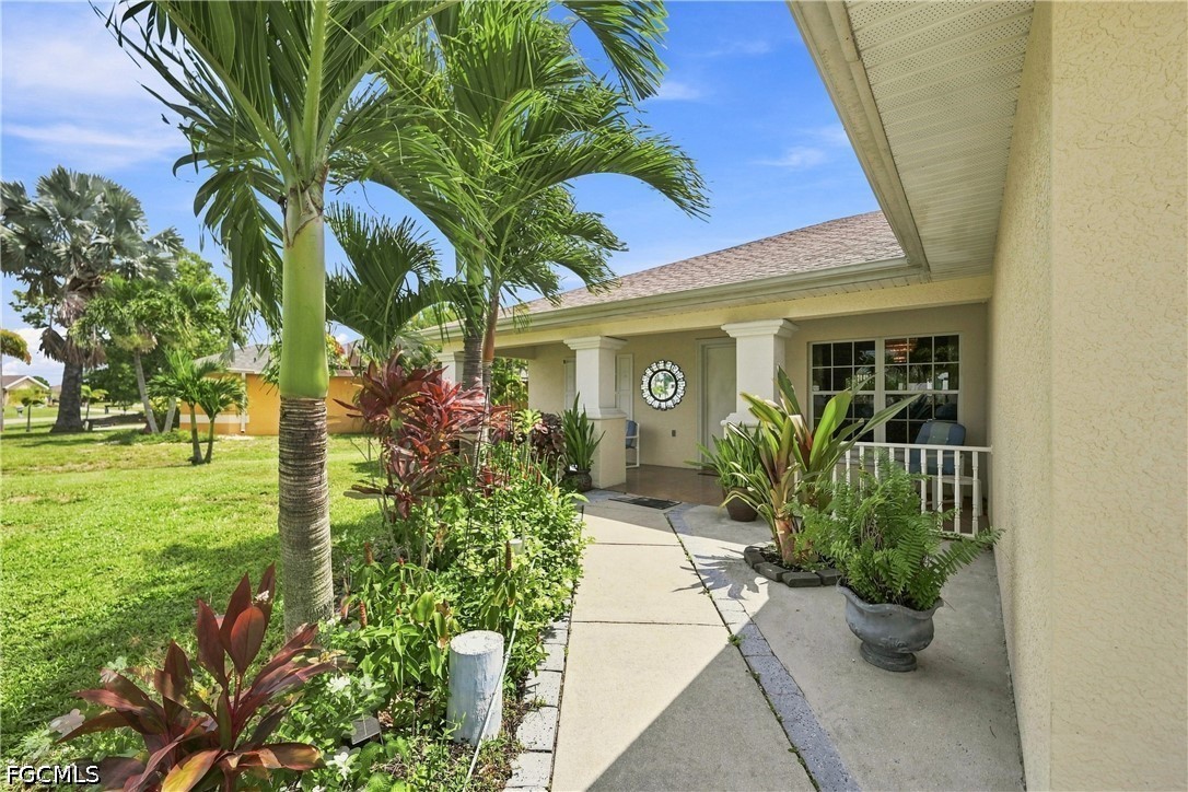 3 Bed SingleFamilyResidence for Sale in Cape Coral, photo 3