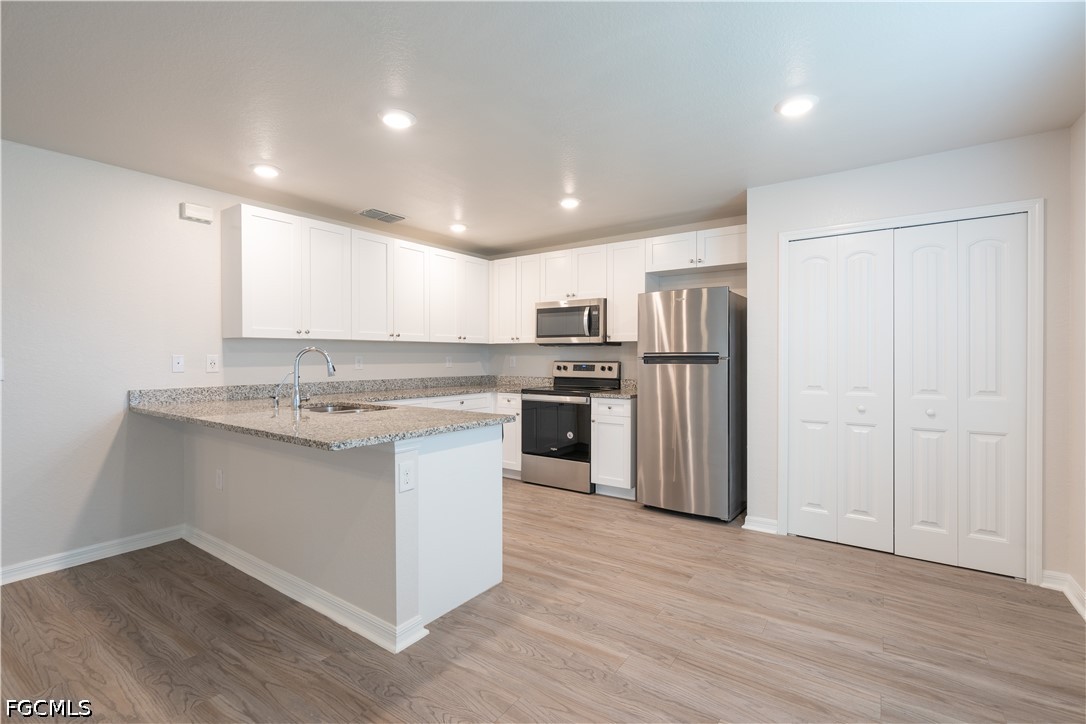3 Bed SingleFamilyResidence for Sale in Cape Coral, photo 3