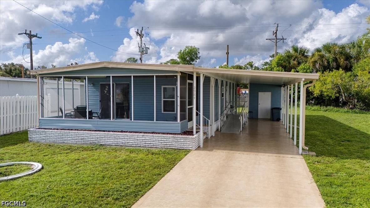 2 Bed ManufacturedHome for Sale in North Fort Myers, photo 3