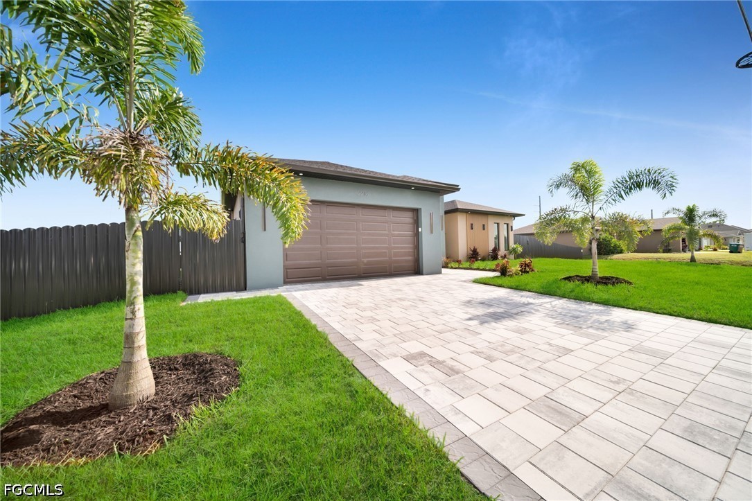 3 Bed Pool Home for Sale in Cape Coral, photo 3
