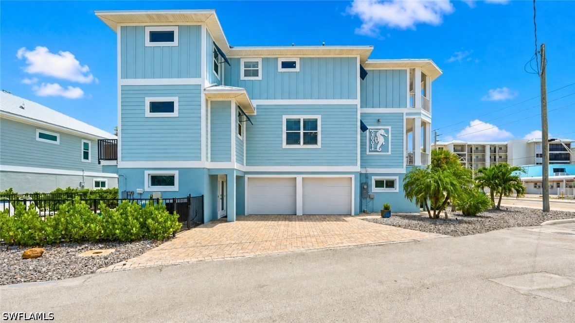 4 Bed Pool Home for Sale in Fort Myers Beach, photo 3