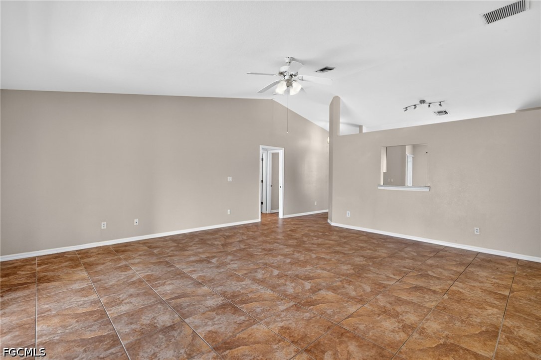 3 Bed SingleFamilyResidence for Sale in Cape Coral, photo 3