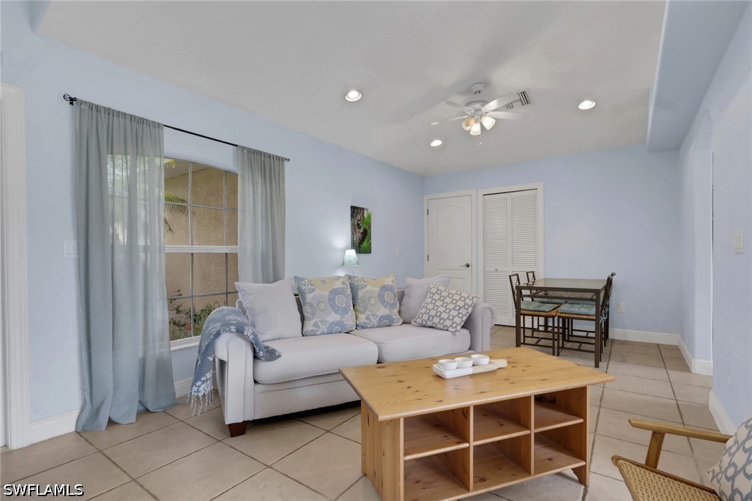 3 Bed SingleFamilyResidence for Sale in Naples, photo 3