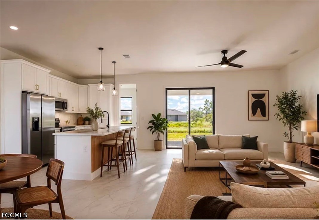 3 Bed SingleFamilyResidence for Sale in Greenbriar, photo 3