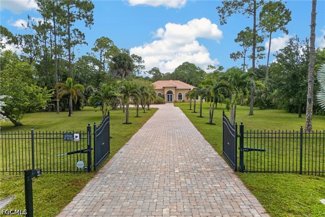 5 Bed Pool Home for Sale in Naples, photo 3