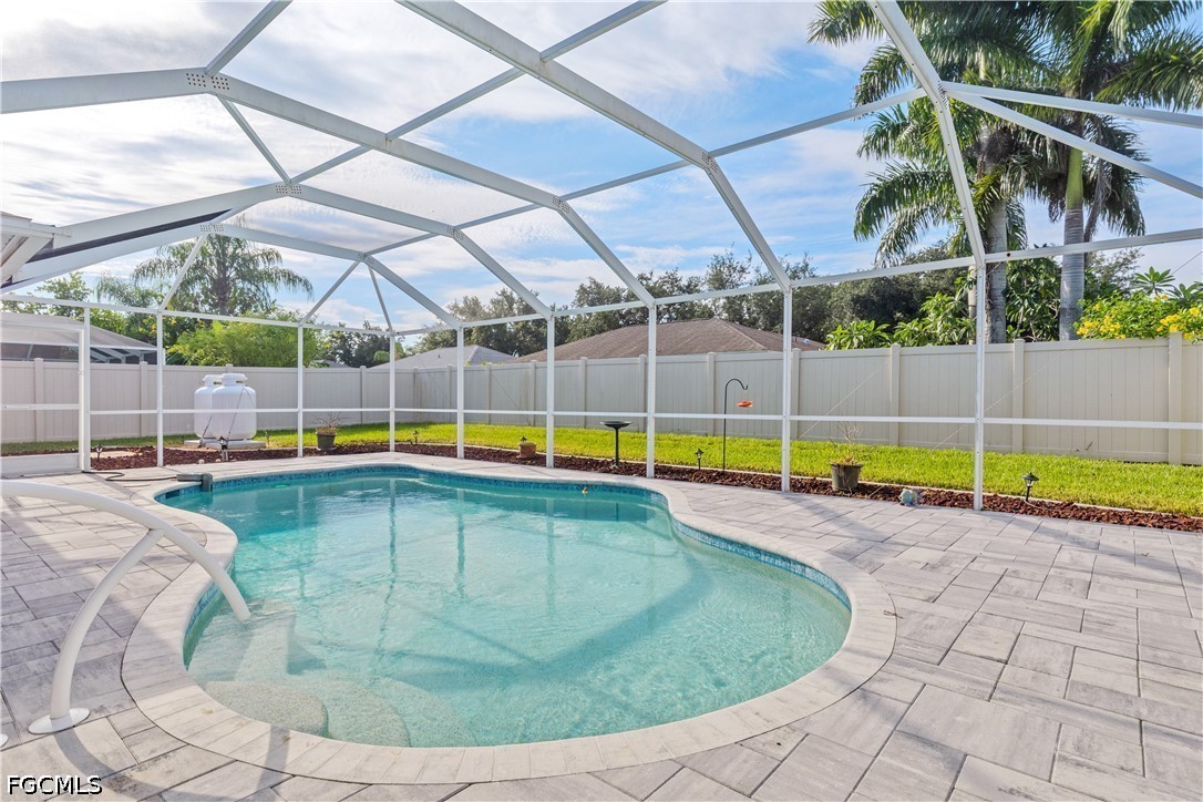 3 Bed Pool Home for Sale in Fort Myers, photo 3