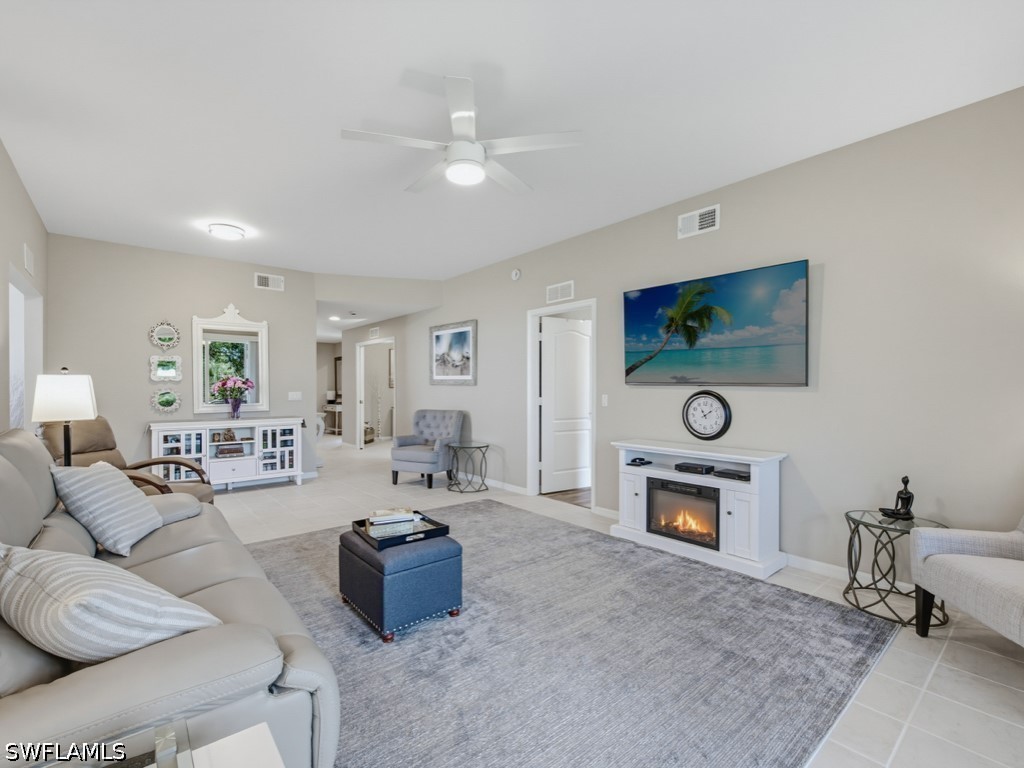 2 Bed Condominium for Sale in Naples, photo 3