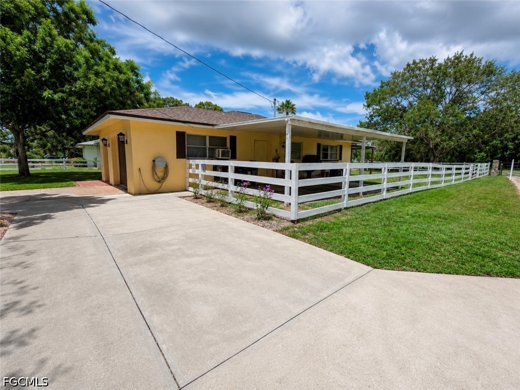 3 Bed SingleFamilyResidence for Sale in North Fort Myers, photo 3