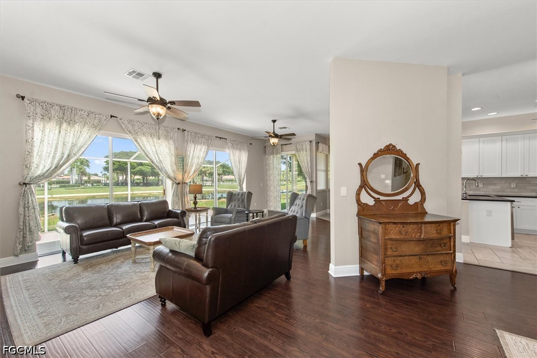 3 Bed Waterfront Home for Sale in Fort Myers, photo 3