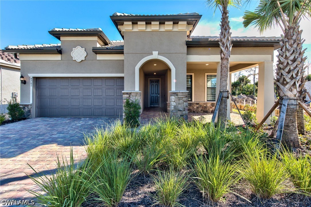 3 Bed Pool Home for Sale in Naples, photo 3