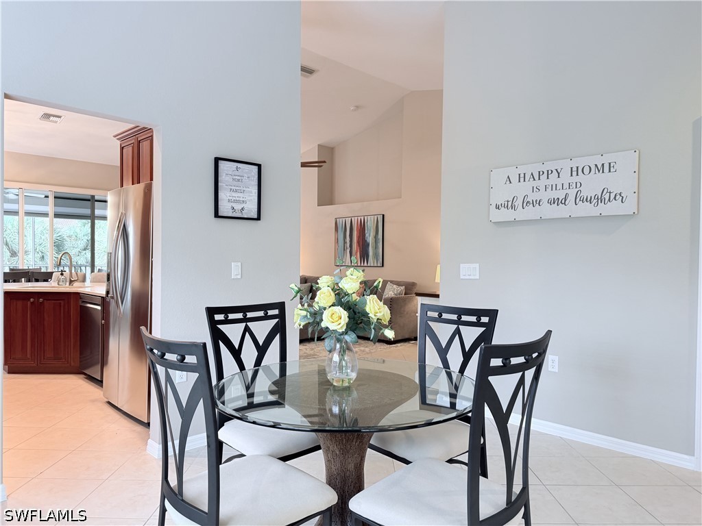 3 Bed Condominium for Sale in Carlton Lakes, photo 3