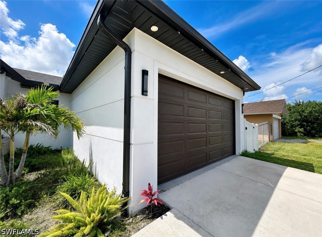 3 Bed Waterfront Home for Sale in Lehigh Acres, photo 3
