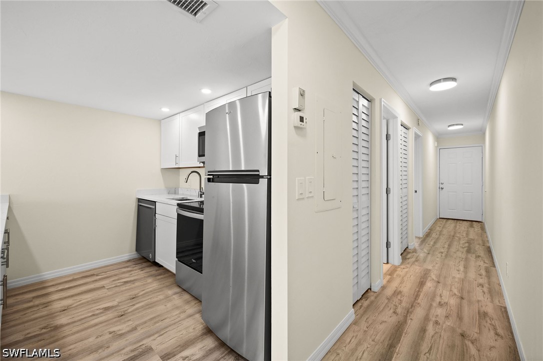 1 Bed Condominium for Sale in Vanderbilt Palms, photo 3