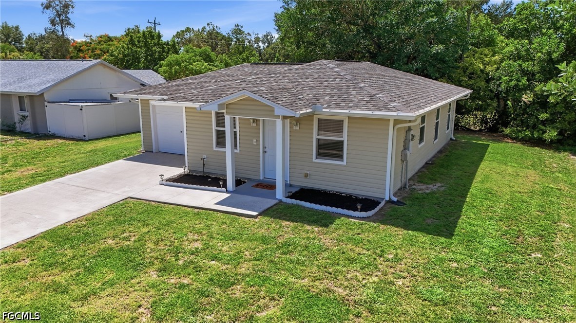 2 Bed SingleFamilyResidence for Sale in North Fort Myers, photo 3