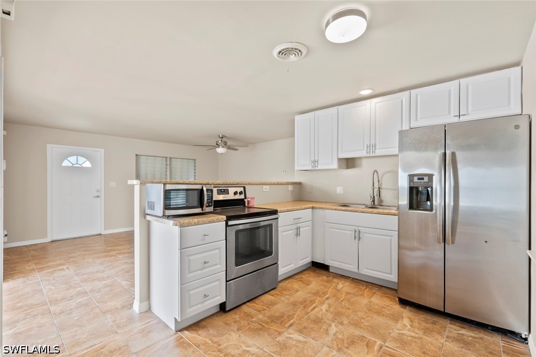 2 Bed SingleFamilyResidence for Sale in Lehigh Acres, photo 3