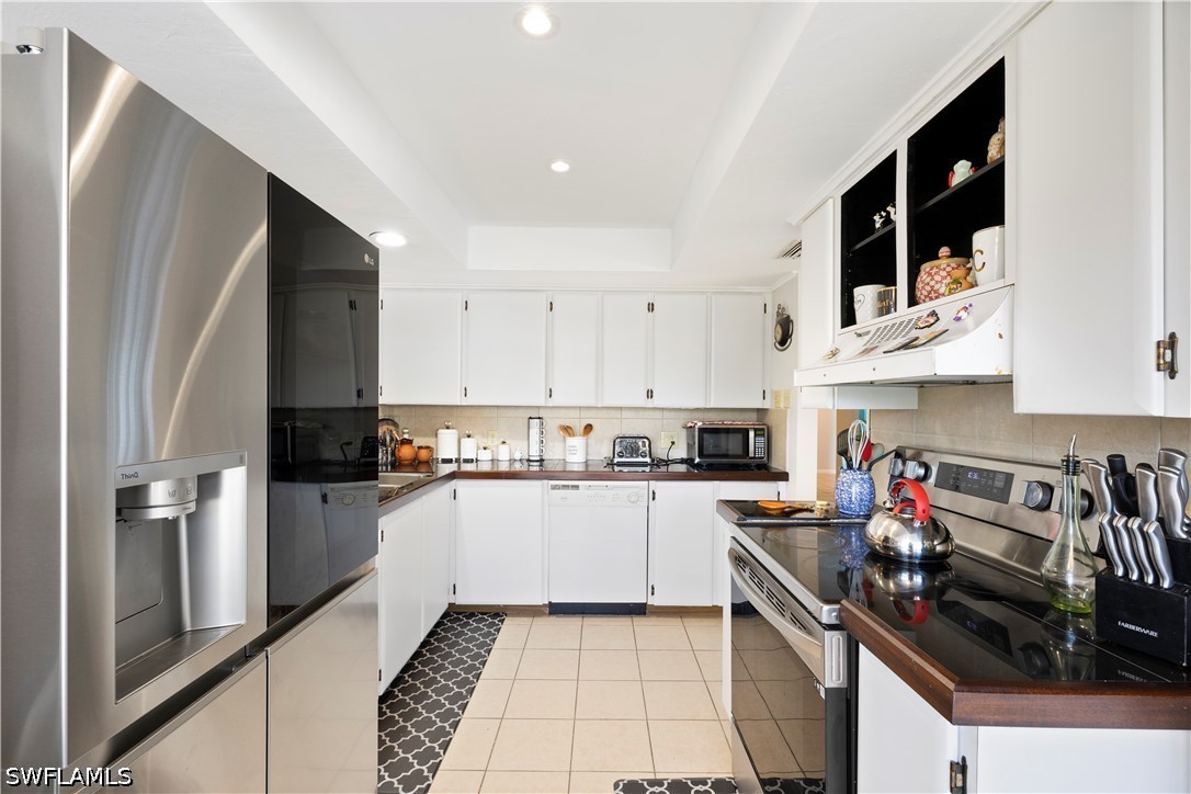 2 Bed SingleFamilyResidence for Sale in Naples, photo 3