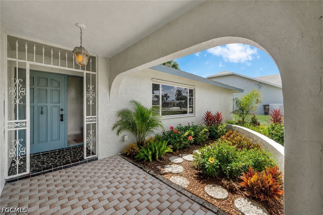 3 Bed SingleFamilyResidence for Sale in Cape Coral, photo 3