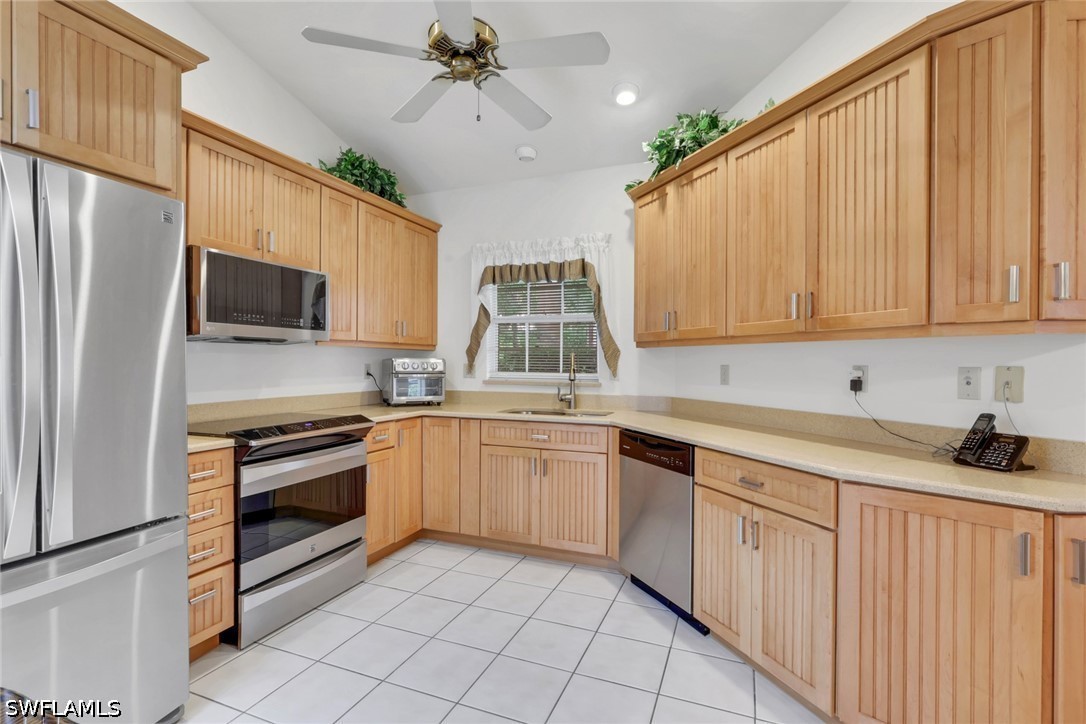 2 Bed Pool Home for Sale in Quail Walk, photo 3