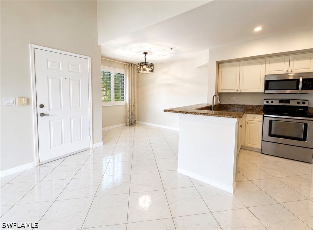 1 Bed Condominium for Sale in Naples, photo 3