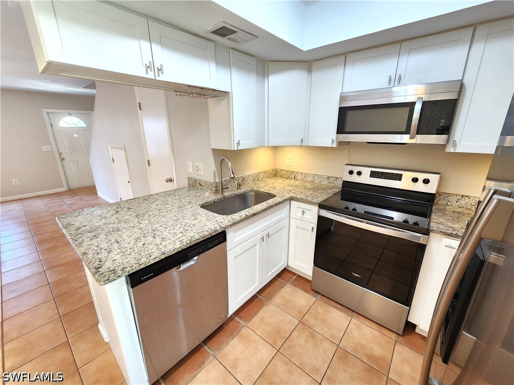 2 Bed Quadruplex for Sale in Fort Myers, photo 3