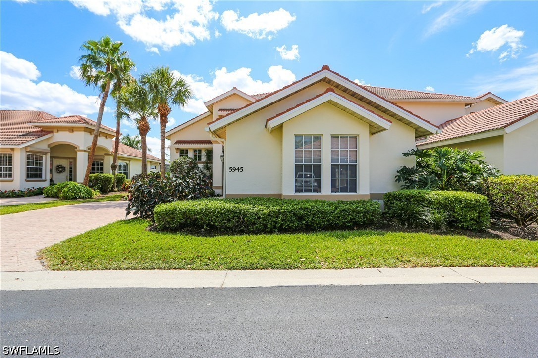 3 Bed Waterfront Home for Sale in Naples, photo 3