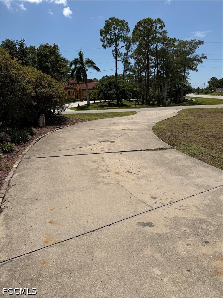 3 Bed SingleFamilyResidence for Sale in Bonita Springs, photo 3